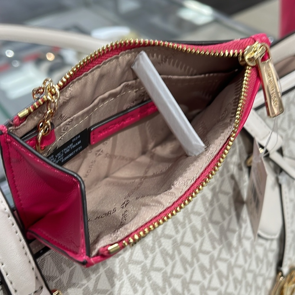 MICHAEL KORS
Jet Set Travel Small Top Zip Coin Pouch With ID 
Electric Pink 
NWT - Picture 16 of 16